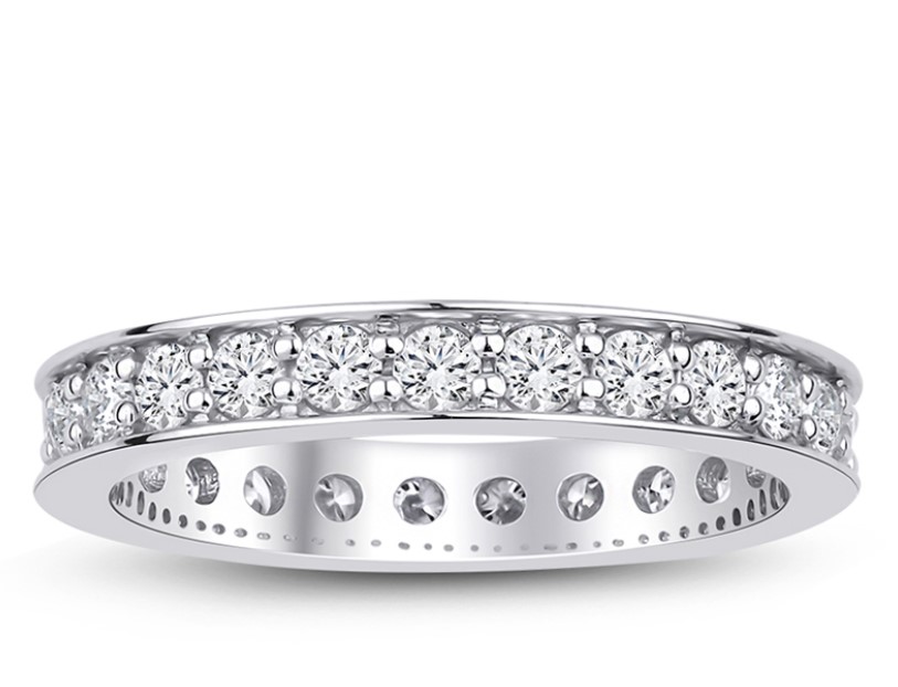 Siyah Kombinler İçin Fark Yaratan Pırlantalar